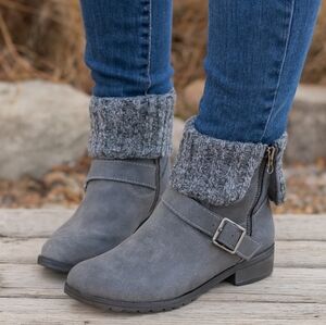 Rocket Dog Bentley 90's Grunge, Edgy Vibes, Cuffed, Comfort Bootie 6M